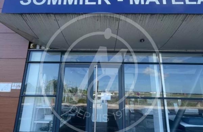 Location Local commercial 97139