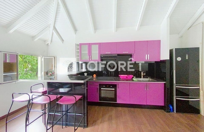Vente Immeuble 139.55m&sup2; 6 pi&egrave;ces Basse-Terre