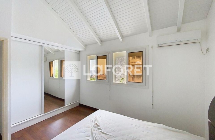 Vente Immeuble 139.55m&sup2; 6 pi&egrave;ces Basse-Terre