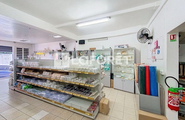Vente Immeuble 139.55m&sup2; 6 pi&egrave;ces Basse-Terre