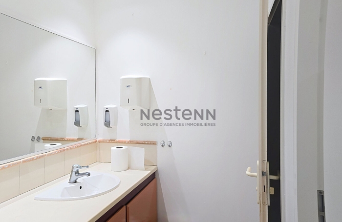 Location Local commercial 106m&sup2; 5 pi&egrave;ces Baie Mahault