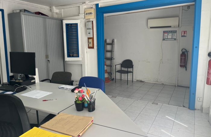 BASSE-TERRE Local professionnel  Centre-ville