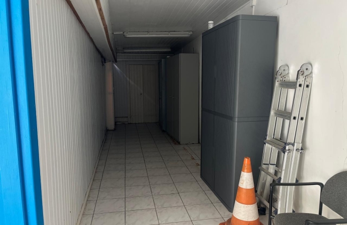 BASSE-TERRE Local professionnel  Centre-ville