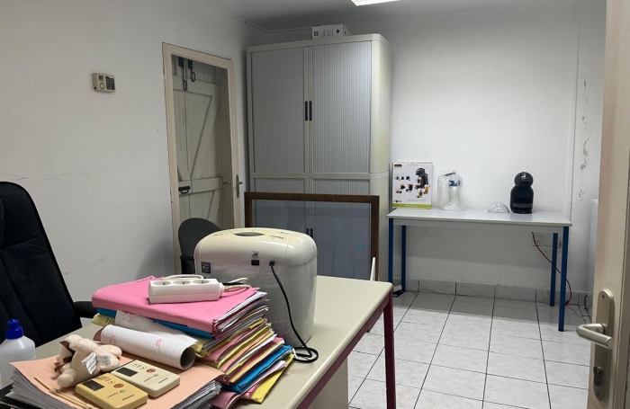 BASSE-TERRE Local professionnel  Centre-ville