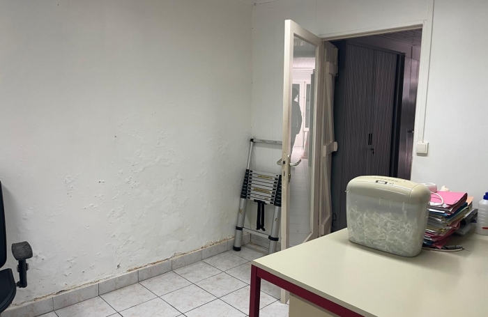 BASSE-TERRE Local professionnel  Centre-ville