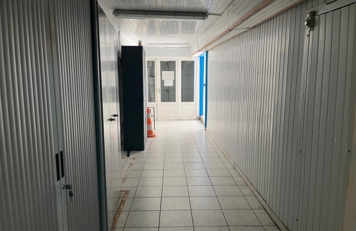 BASSE-TERRE Local professionnel  Centre-ville