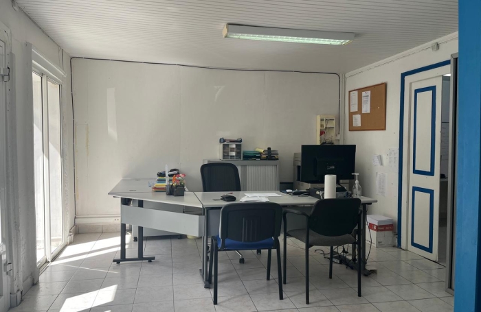 BASSE-TERRE Local professionnel  Centre-ville