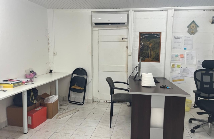 BASSE-TERRE Local professionnel  Centre-ville