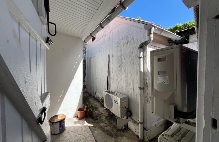 BASSE-TERRE Local professionnel  Centre-ville