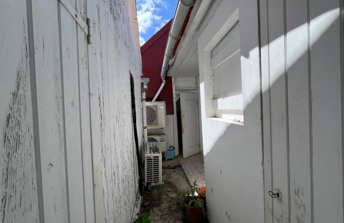 BASSE-TERRE Local professionnel  Centre-ville