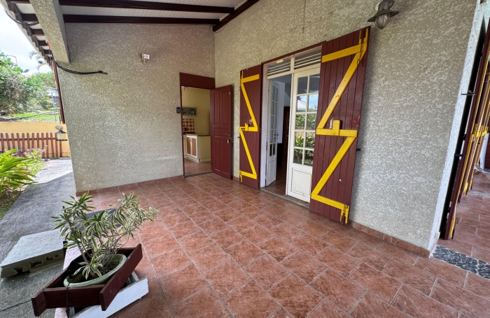 Saint-Claude, Villa T5 Piscine, Studio et Bungalow