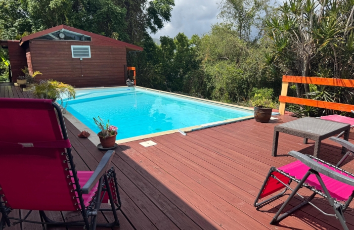 Saint-Claude, Villa T5 Piscine, Studio et Bungalow