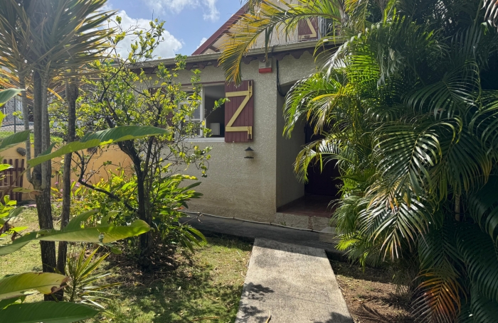 Saint-Claude, Villa T5 Piscine, Studio et Bungalow