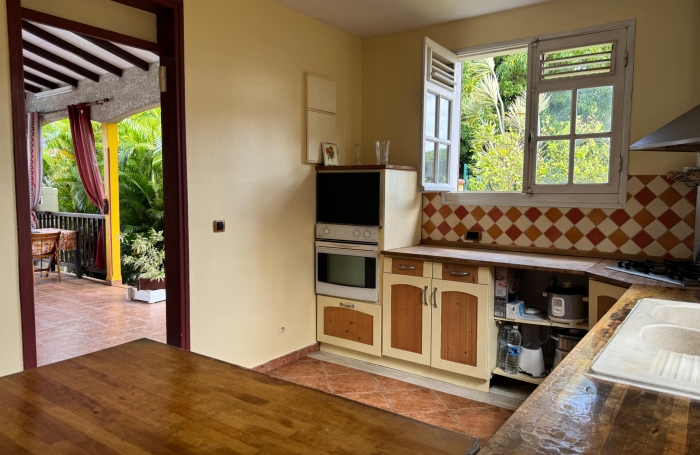 Saint-Claude, Villa T5 Piscine, Studio et Bungalow