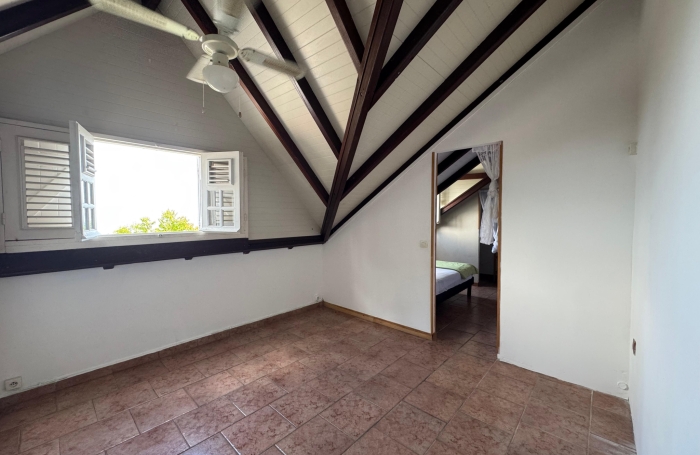 Saint-Claude, Villa T5 Piscine, Studio et Bungalow