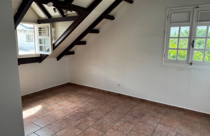 Saint-Claude, Villa T5 Piscine, Studio et Bungalow