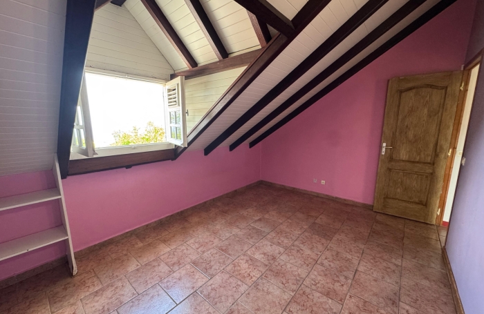 Saint-Claude, Villa T5 Piscine, Studio et Bungalow