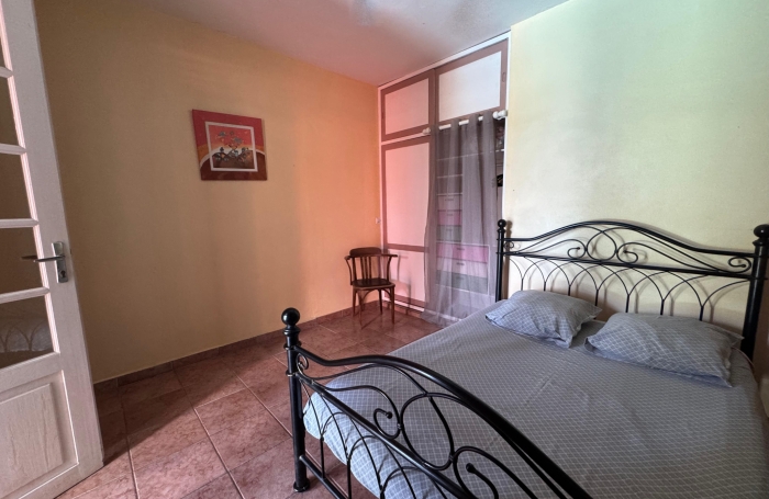 Saint-Claude, Villa T5 Piscine, Studio et Bungalow