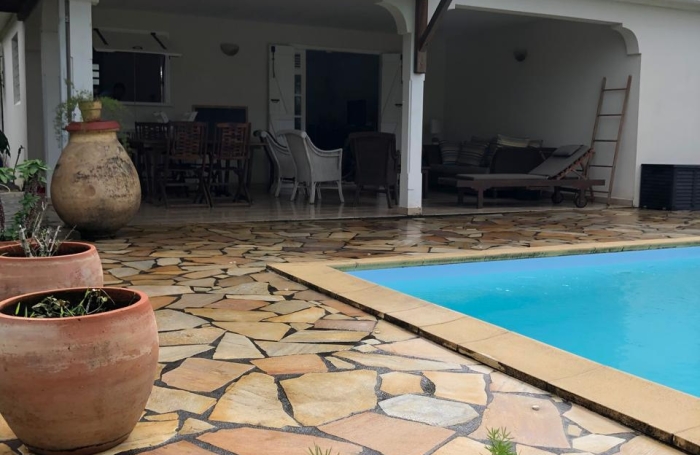 VILLA F 4 AVEC PISICNE JARDIN ET ENTRETIEN PISCINE INCLUS