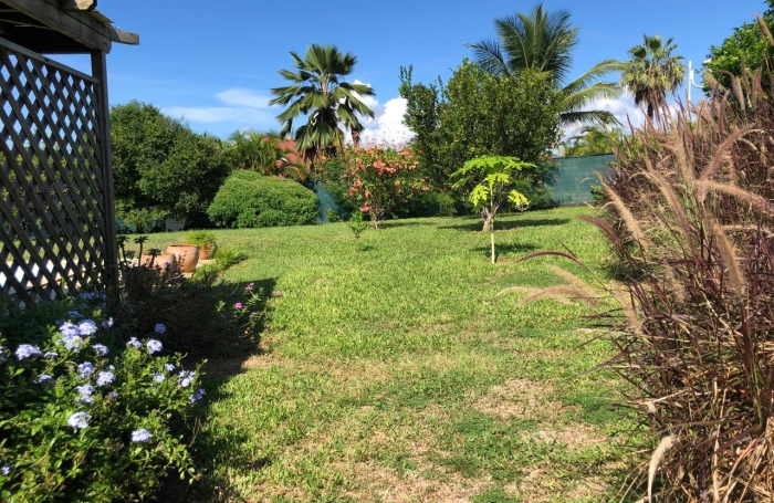 VILLA F 4 AVEC PISICNE JARDIN ET ENTRETIEN PISCINE INCLUS