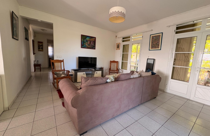 SPACIEUX HAUT DE VILLA MEUBLE F6  DANS PROPRI&Eacute;T&Eacute; PRIVEE