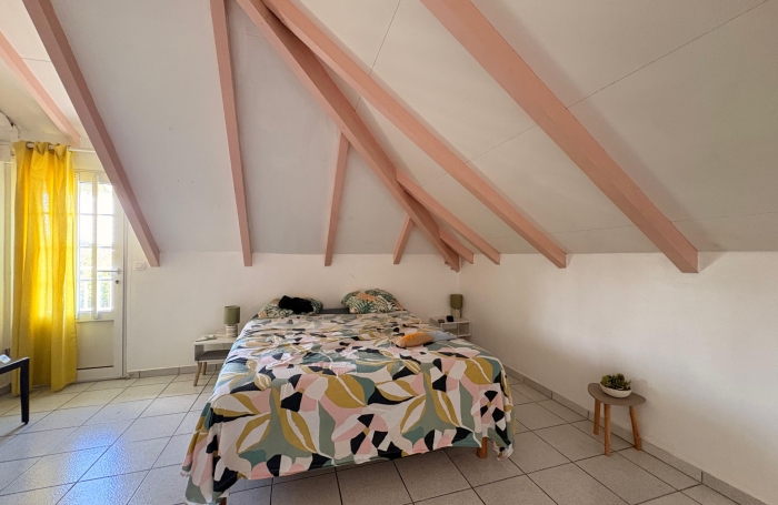SPACIEUX HAUT DE VILLA MEUBLE F6  DANS PROPRI&Eacute;T&Eacute; PRIVEE