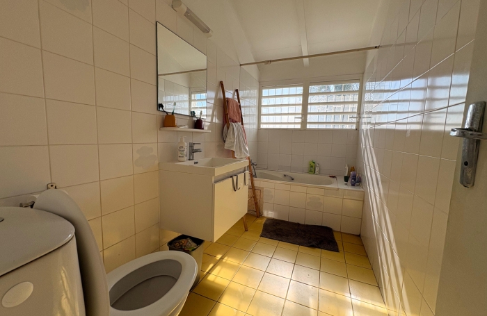 SPACIEUX HAUT DE VILLA MEUBLE F6  DANS PROPRI&Eacute;T&Eacute; PRIVEE
