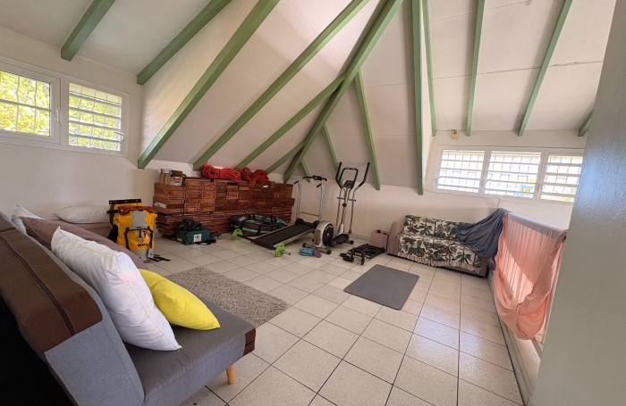 SPACIEUX HAUT DE VILLA MEUBLE F6  DANS PROPRI&Eacute;T&Eacute; PRIVEE