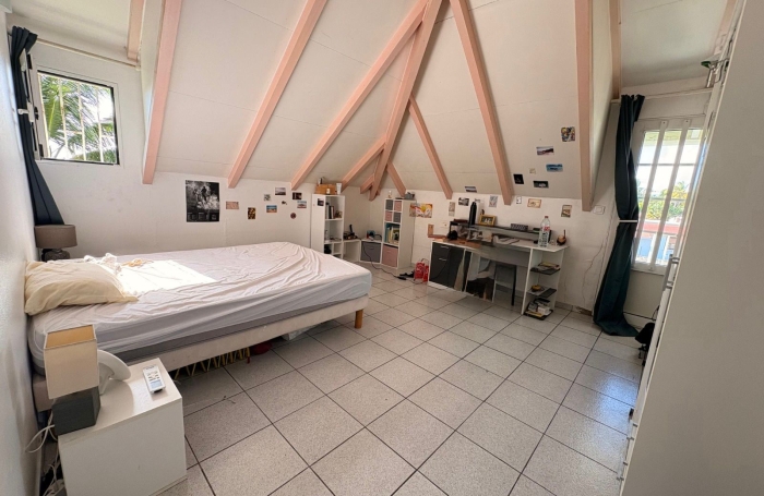 SPACIEUX HAUT DE VILLA MEUBLE F6  DANS PROPRI&Eacute;T&Eacute; PRIVEE