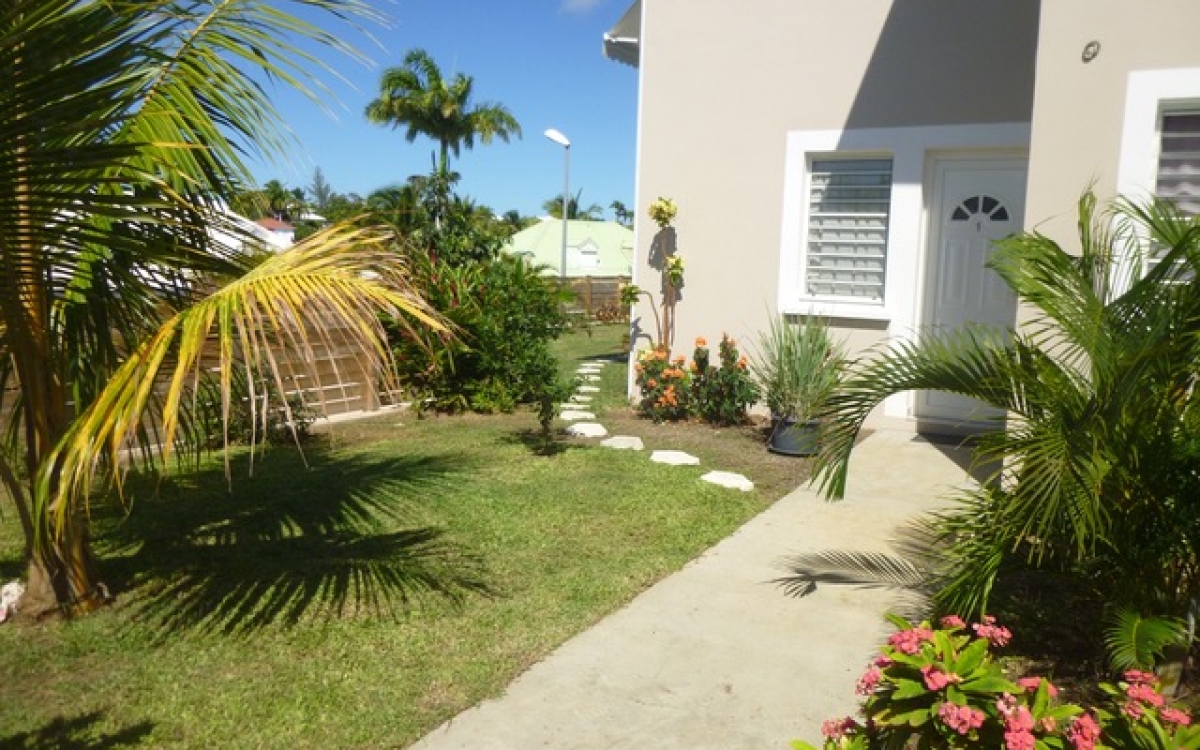 VILLA MEUBLEE GOLF /PISCINE JARDIN