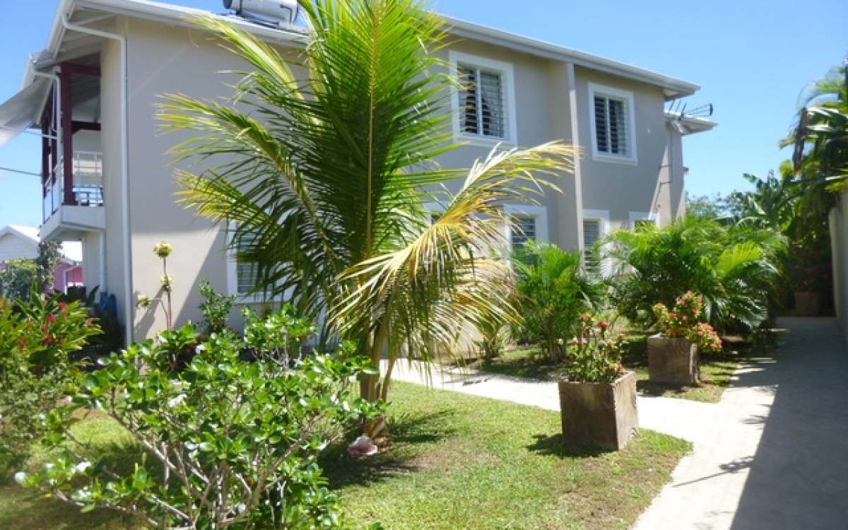 VILLA MEUBLEE GOLF /PISCINE JARDIN