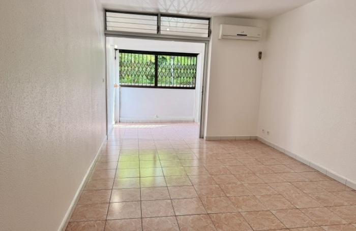 Studio rentable avec piscine et parking   Bas-du-Fort, Le Gosier   Rentabilit&eacute; brute 7,32 %