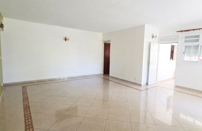 Location Maison 180.5m&sup2; 4 pièces Lamentin