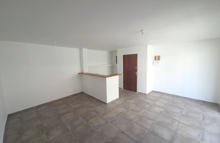 Appartement 2 pi&egrave;ces r&eacute;nov&eacute; d'environ 52 m2 habitable avec vue mer situ&eacute; quai POINTE-A-PITRE