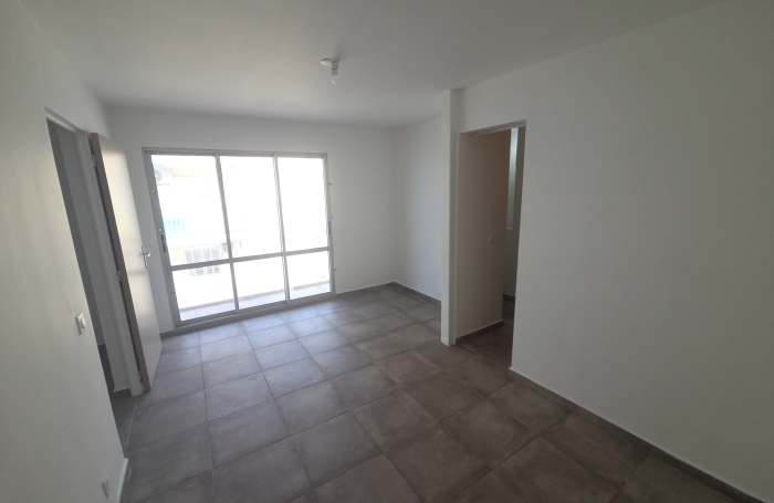 Appartement 2 pi&egrave;ces r&eacute;nov&eacute; d'environ 52 m2 habitable avec vue mer situ&eacute; quai POINTE-A-PITRE
