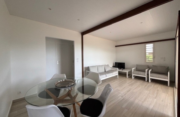 Villa  meubl&eacute;e de 4 Pi&egrave;ces- Sainte-Rose  - LONGFORT IMMOBILIER