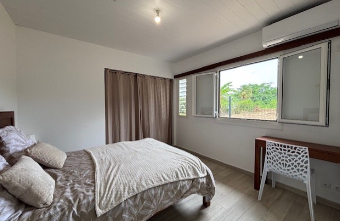 Villa  meubl&eacute;e de 4 Pi&egrave;ces- Sainte-Rose  - LONGFORT IMMOBILIER