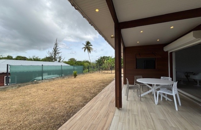 Villa  meubl&eacute;e de 4 Pi&egrave;ces- Sainte-Rose  - LONGFORT IMMOBILIER