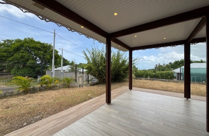 Villa  meubl&eacute;e de 4 Pi&egrave;ces- Sainte-Rose  - LONGFORT IMMOBILIER
