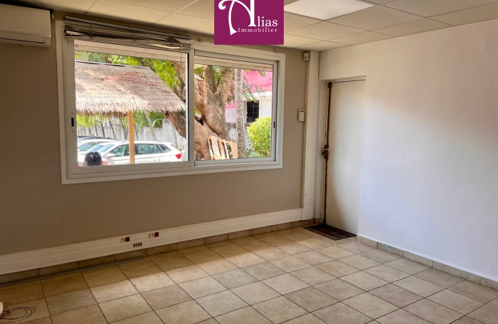 &Agrave; louer - Bureau 16m2 - RDC - Avec Salle d'attente en commun - Jarry (disponible 15-07-2026)