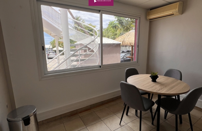 &Agrave; louer - Bureau 16m2 - RDC - Avec Salle d'attente en commun - Jarry (disponible 15-07-2026)