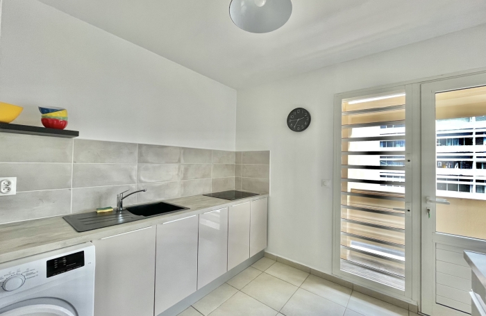 VENTE EXCLUSIVE - T4 R&Eacute;NOV&Eacute; 3EME ETAGE ASCENSEUR IMMEUBLE SECURIS&Eacute;