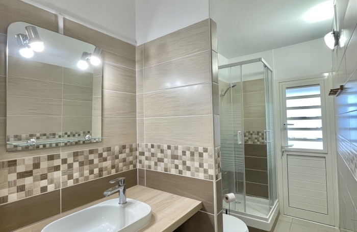 VENTE EXCLUSIVE - T4 R&Eacute;NOV&Eacute; 3EME ETAGE ASCENSEUR IMMEUBLE SECURIS&Eacute;