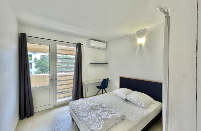 VENTE EXCLUSIVE - T4 R&Eacute;NOV&Eacute; 3EME ETAGE ASCENSEUR IMMEUBLE SECURIS&Eacute;