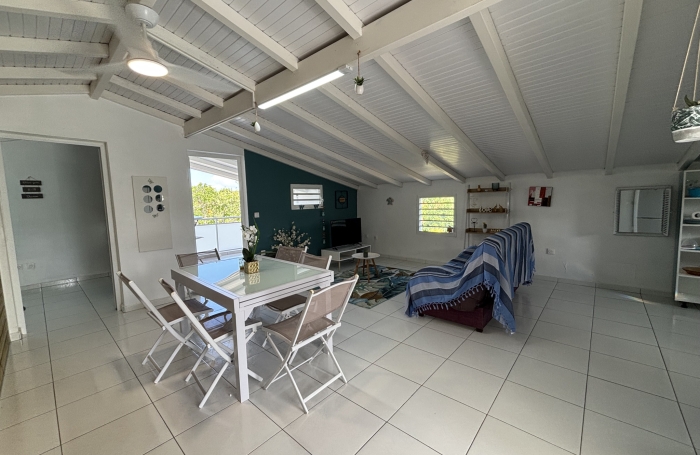 &Agrave; louer   F3 haut de villa meubl&eacute;   1 100 &euro; charges comprises