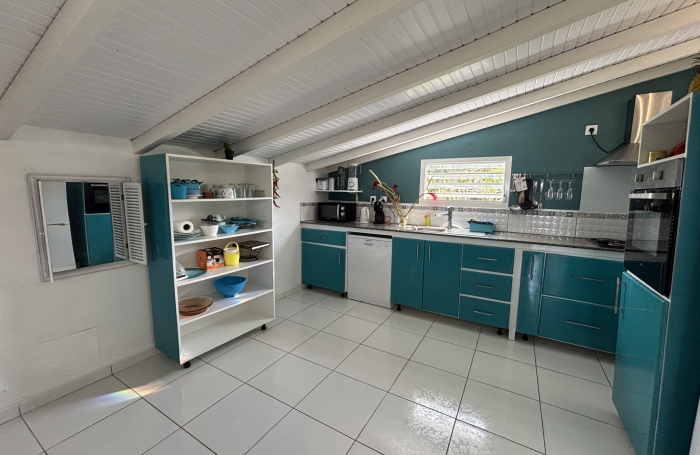 &Agrave; louer   F3 haut de villa meubl&eacute;   1 100 &euro; charges comprises