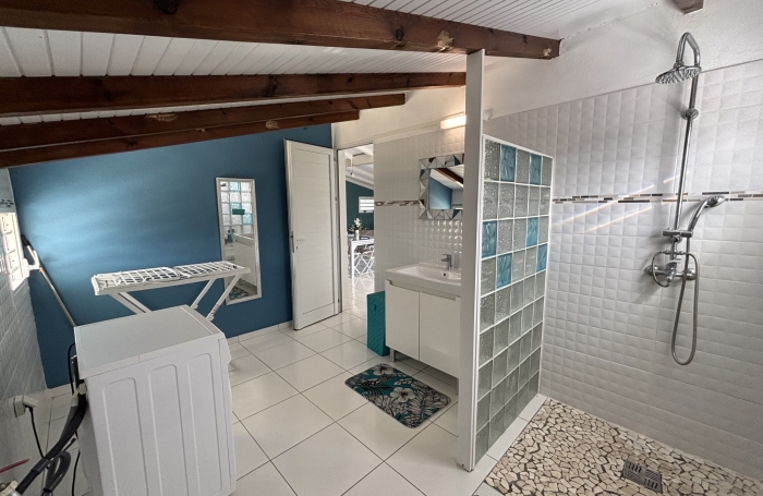 &Agrave; louer   F3 haut de villa meubl&eacute;   1 100 &euro; charges comprises