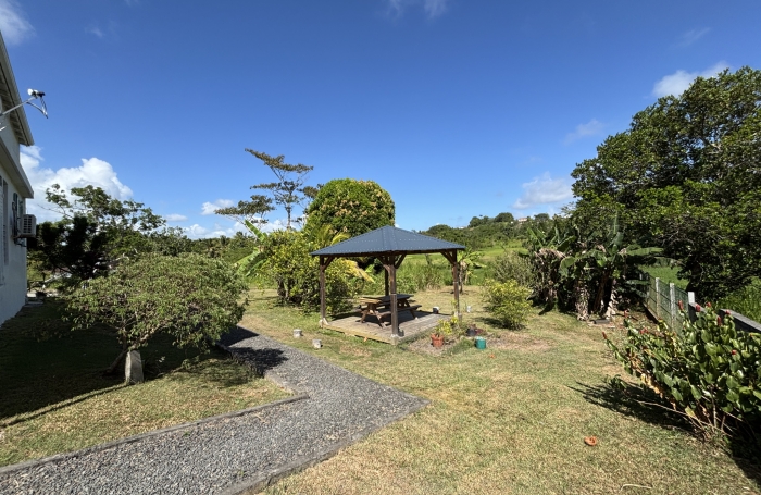 &Agrave; louer   F3 haut de villa meubl&eacute;   1 100 &euro; charges comprises