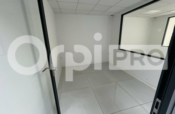 Louez un Bureauxl aux Abymes avec ORPI BOUTAREL