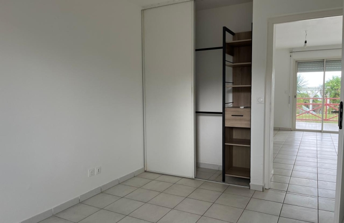 SAINT-CLAUDE - Appartement T3 r&eacute;nov&eacute; avec terrasse dans une r&eacute;sidence s&eacute;curis&eacute;e avec piscine